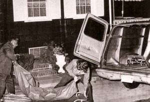 Coroner Removes Dead DeFeo Family