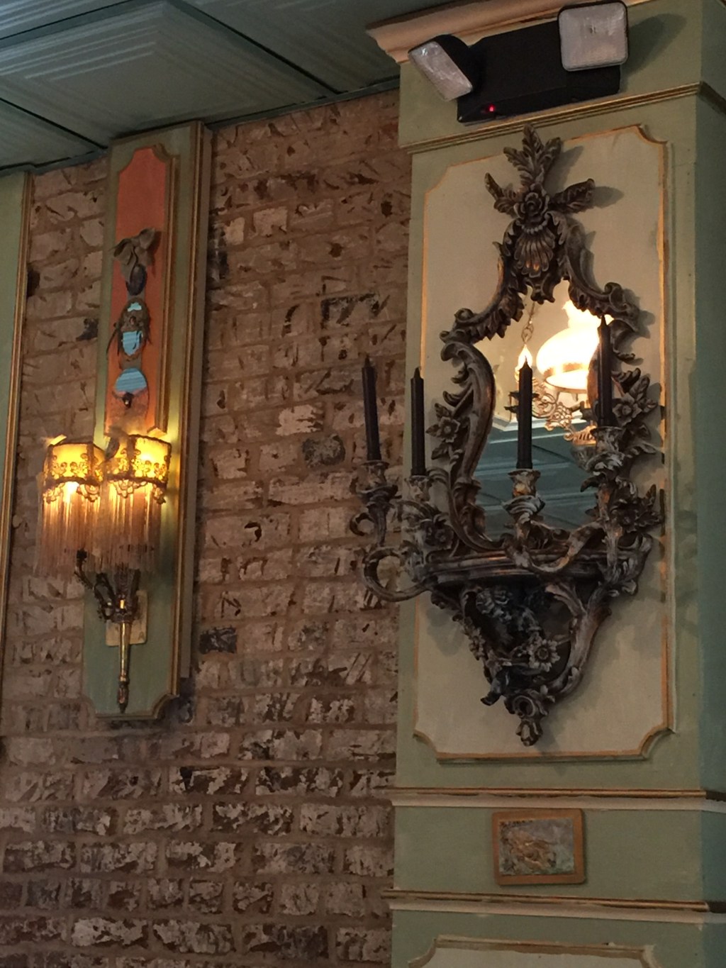 Shakespeare and Co.–Must Eat&nbsp;Here