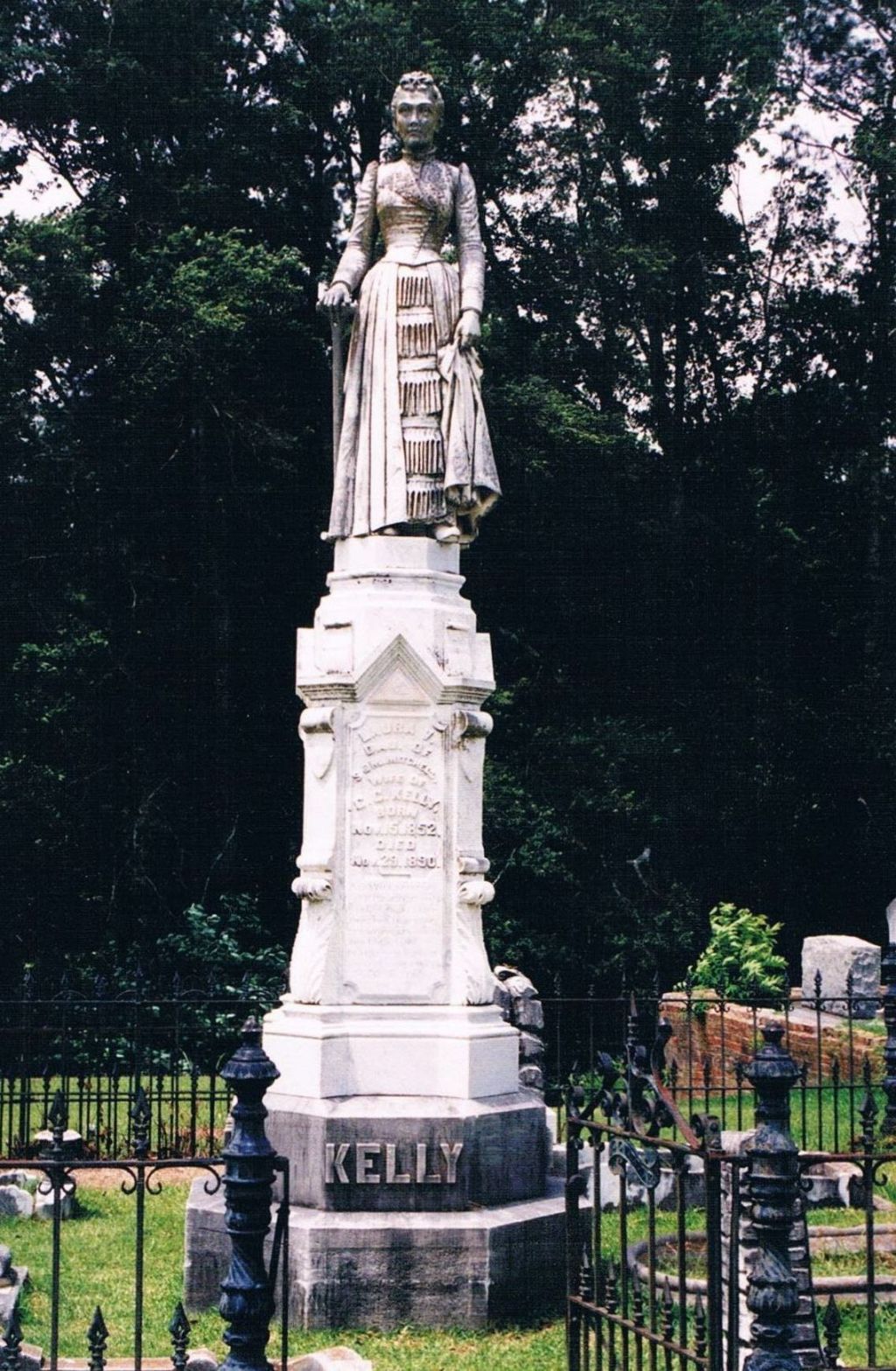 The Lady in the Cemetery: Laura Mitchell&nbsp;Kelly